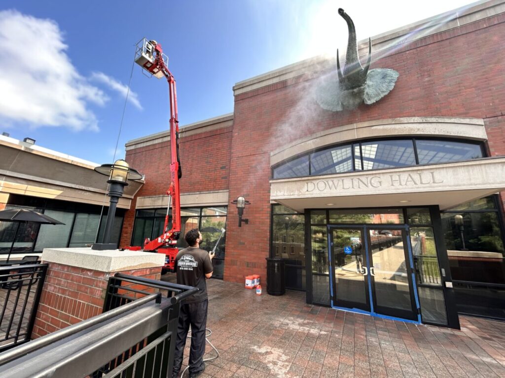 Can a Dirty Building Exterior Hurt Your Business Reputation?